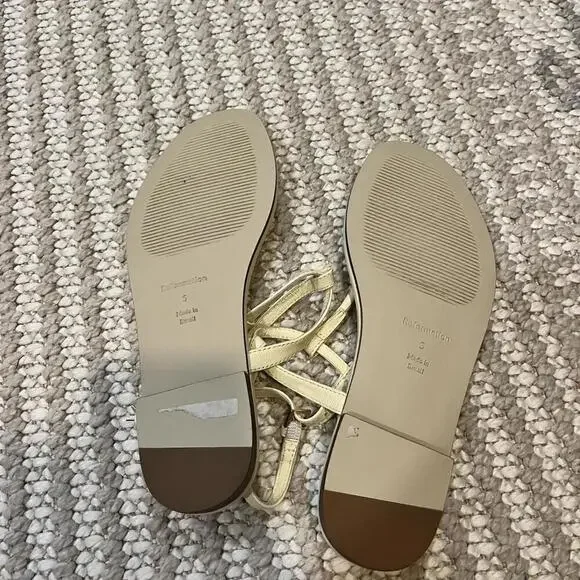 SOLD Reformation Thea Tstrap Sandal - Picture 6 of 7